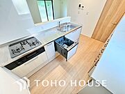 通常の手洗いでは使用出来ないほど高温のお湯や高圧水流を使うことにより汚れを効果的に落とすことができる。