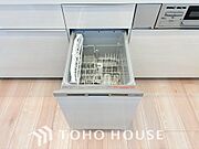 食洗機は家事の時間を短くできることがメリット。ビルトインタイプはキッチンをすっきりとみせてくれます。