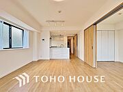 光が注がれる青い空から鮮やかに赤色にゆっくりと染まる。そんな優しい時間がここでは流れてゆく。