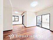 造りこんだ空間演出の妙が生み出す光と質のハーモニーはこの住宅のクオリティの良さを実感させてくれます。