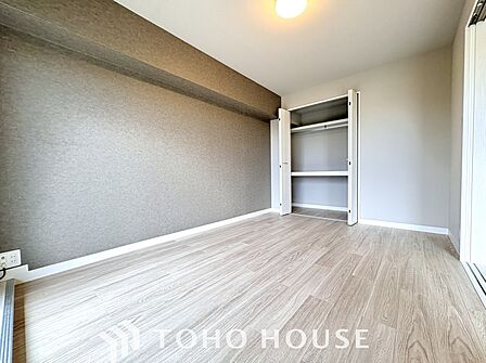 家具の配置のし易い室内です。趣味の部屋としても充分な広さを確保しております。