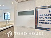 スイッチひとつで湯を浴槽に張ったり、保温や追い焚き機能を自動で行える便利なオートバスシステムを搭載。