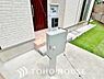 設備：宅配ボックスは、ネットショッピングなどによって増加傾向の小型のお届け物の受け取りにができて便利。