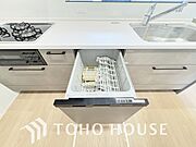 食洗機は家事の時間を短くできることがメリット。ビルトインタイプはキッチンをすっきりとみせてくれます。