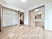 家具の配置のし易い室内です。趣味の部屋としても充分な広さを確保しております。