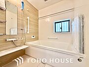 心地よいバスタイムを演出する浴室はゆとりあるサイズを採用。