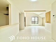 光が注がれる青い空から鮮やかに赤色にゆっくりと染まる。そんな優しい時間がここでは流れてゆく。