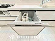 高温水や高圧水流を使う事で効率よく食器洗浄できます。殺菌効果も高いので哺乳瓶等を洗う際にも便利です。
