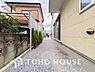 その他：ここに住まう方々へ余すこと無く太陽の恵みを届けられるように、計画・設計されております。明るい陽射しが部屋の奥まで差し込み、毎日の暮らしを健やかに包み込みながら、家族の笑顔あふれる温かな空間を叶えます。