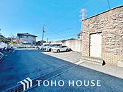 敷地内駐車場：（空き状況、料金等についてはお気軽にお問合せください。）