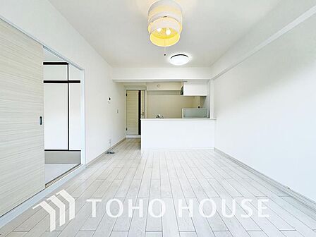 爽やかな通風と採光を存分に感じる事が出来る空間。毎日の暮らしに癒しをもたらす居心地の良いリビング。