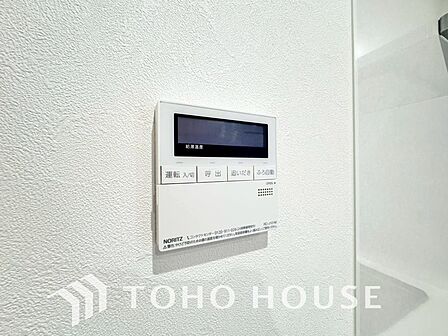 スイッチ一つでお湯張りから保温、追い焚きまで自動で行う高機能システムバス。家事の手間を減らし、家族全員がいつでも温かいお風呂に入れます。毎日の疲れを癒やす、快適な充実設備を、ぜひ現地でお確かめ下さい。