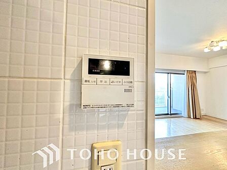 スイッチ一つでお湯張りから保温、追い焚きまで自動で行う高機能システムバス。家事の手間を減らし、家族全員がいつでも温かいお風呂に入れます。毎日の疲れを癒やす、快適な充実設備を、ぜひ現地でお確かめ下さい。