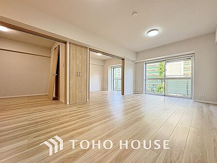 朝は爽やかな日差しを浴びながら、家族みんなでおいしい朝食。昼下がりにはのんびりと過ごすひと時。