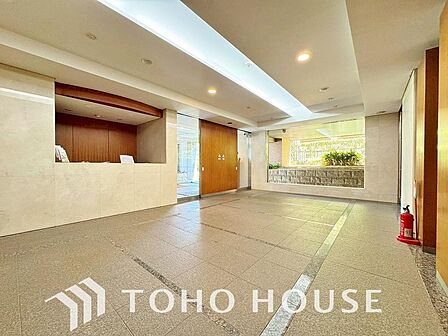 色合いも落ち着いた色を中心に構成され、重厚感のある雰囲気で居住者・来客者を迎えてくれます。