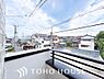 周辺：その豊かな眺望にふさわしい空間には、通風・採光にも優れ、心地よい光と風があふれています。