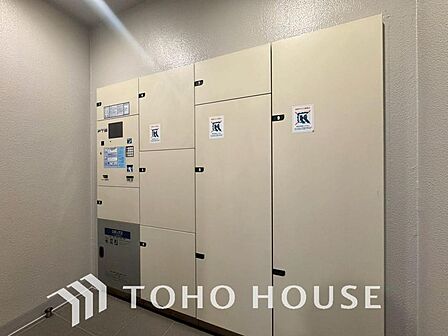 ネット通販の利用に欠かせない宅配ボックスを完備。不在時はもちろん、入浴中や料理中など手が離せない時などでも、時間を気にせず荷物を受け取れます。暮らしの利便性を高める最新設備をぜひ現地でお確かめ下さい。