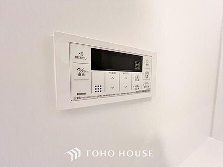 スイッチ1つで一定量の湯を浴槽に張ったり保温や追い焚きをすることができる機能は何かと便利です。仕事帰りや育児で忙しい時間帯でも、手軽に温かいお風呂を用意できます。日々の疲れを癒やす快適なバスタイムを。