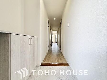 毎日家族を見送り、そして迎え入れる「帰りたくなる家」をテーマに設計した自慢の玄関です。「ただいま」「おかえり」。新居で交わす何気ない挨拶や、日々のやり取りが、家族の絆をより一層深めて心地よく響きます。