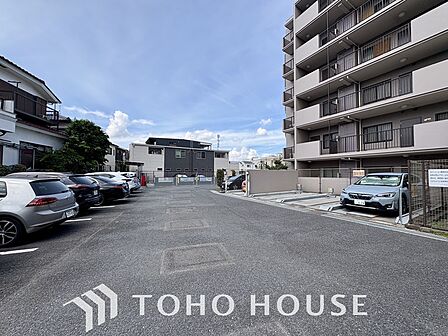 敷地内駐車場（空き状況、料金等についてはお気軽にお問合せください。）