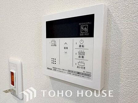 スイッチひとつで、自動のお湯張りから保温、追い焚きまでこなす便利なオートバス機能。忙しい毎日でも、ボタンを押すだけでいつでも適温の湯船に浸かることができ、一日の疲れを癒やす快適なバスタイムを叶えます。