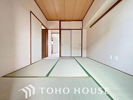 家具の配置のし易い室内です。趣味の部屋としても充分な広さを確保しております。