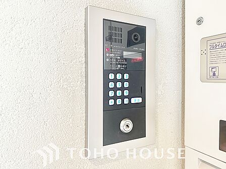 エントランスには、不審者の侵入を防ぐ、オートロックシステムを設置し、住まう方の安心と安全をしっかりと守ります。毎日の生活に、安らぎをもたらす、防犯・セキュリティ体制が整った、心地よい住空間が魅力です。