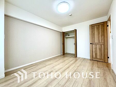 笑顔が溢れ、会話が弾む豊かな時を過ごすことができる空間で、お住まいになった幸せをかみしめてください。ゆとりある広さを誇るお部屋は、お気に入りの家具を自由に配置して、自分だけの快適な空間を創り出せます。