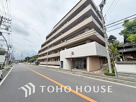 ただ住むだけでなく、心地よく暮らせる住まいをご提案します。お客様が安心してご購入いただけるよう、物件選びから手続きまで誠心誠意サポートいたします。 未来の快適な暮らしを、私たちと一緒に見つけませんか。