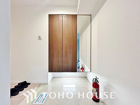 毎日家族を見送り、そして迎え入れる「帰りたくなる家」をテーマに設計した自慢の玄関です。「ただいま」「おかえり」。新居で交わす何気ない挨拶や、日々のやり取りが、家族の絆をより一層深めて心地よく響きます。