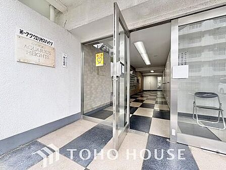 家族をあたたかく迎え入れてくれるエントランス。