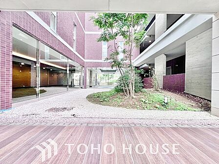「快適」は「家」と「街」と「環境」が調和した時に訪れるのだと改めて感じさせてくれます。ここから始まる新しい日常はご家族にとって大切な時間となり、毎日の暮らしを少しでも豊かに少しでも快適にするでしょう。