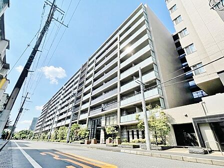 ここから始まる日常はご家族の大切な時間。だからこそ、ただ住むだけでなく、少しでも豊かで快適に、気持ち良く暮らしてほしい。そんな願いを込めて、皆様の住まい購入をどこよりも丁寧に全力でサポートいたします。