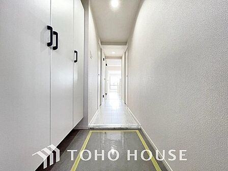 毎日家族を見送り、そして迎え入れる「帰りたくなる家」をテーマに設計した自慢の玄関です。「ただいま」「おかえり」。新居で交わす何気ない挨拶や、日々のやり取りが、家族の絆をより一層深めて心地よく響きます。