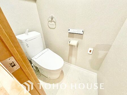 清潔な空間であって頂けますように、目に留まるだけではなく汚れをふき取り易いフロアと壁紙をチョイス。
