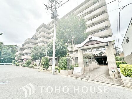 街並みや周辺の環境に呼応しながら、美しく、そして毎日の暮らしを考慮した機能性の高い住まい。洗練されたデザイン性と快適な生活動線が融合し、住むほどに愛着が深まる、安心と先進の理想的な住空間を実現します。