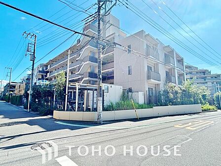 物件の陽当りや通風、周辺環境や街並みなど、資料には掲載していない情報をぜひ現地でご確認ください。実際に暮らす目線で歩くことで、周辺の音や時間帯による光の変化など、五感で納得のいく住まい選びが行えます。