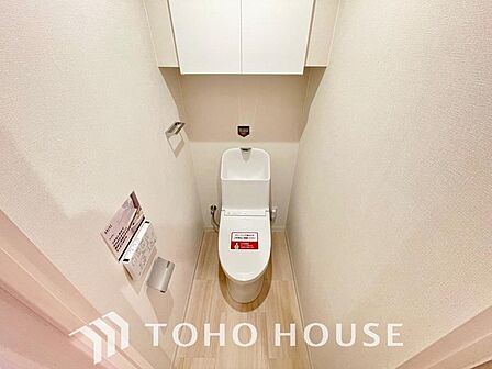 水回りは清潔感あるホワイトで統一。毎日の家事動線を意識したゆとりある設計で、暮らしやすさと美しさを両立しました。家族みんなが笑顔になって、毎日を心地よく快適に過ごせる、魅力あふれる理想的な住空間です。
