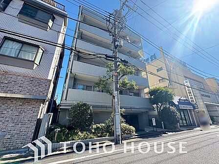 ここから始まる日常にはご家族にとって大切な時間となります。だからこそ少しでも豊かに、少しでも快適に。住む人の幸せを第一に考え、細部までこだわり抜かれたこの住まいで、新しい暮らしの扉を開けてみませんか。