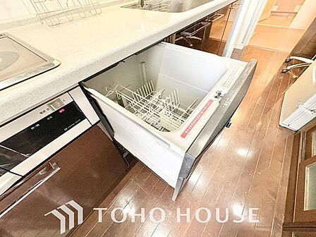 高温水や高圧水流を使う事で効率よく食器洗浄できます。殺菌効果も高いので哺乳瓶等を洗う際にも便利です。
