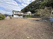 京急本線「県立大学」駅から徒歩約１２分、総敷地面積401.63m2・約121坪（うち有効宅地面積約244.2m2約73.8坪）の更地です。住宅はもちろん、家庭菜園や趣味用地としてもご利用頂けます。
