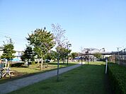 西船近隣公園 徒歩16分。 1280m