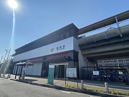 JR関西本線「春田」駅まで約468m/徒歩約6分 名古屋駅まで約10分と通勤・通学に便利です。駅周辺には公園、図書館などの公共施設、スーパーマーケット・コンビニや飲食店があります。