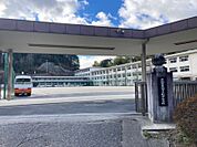松平中学校　約1325ｍ　徒歩約17分　
