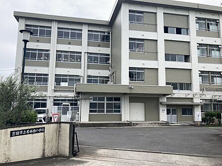 徒歩約10分 校訓「すなおに 元気に しんけんに」