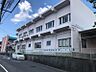 周辺：山之手幼稚園（こども園）　904ｍ　徒歩約12分　園庭が広く、地域とのコミュニケーションも大切にする園です。