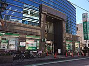 埼玉りそな銀行 久喜支店（1985m）
