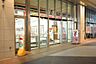 周辺：セブンイレブン鹿児島中央駅前店まで27m。 商業施設「LI-ka1920」と一体となっており、利便性に優れています。