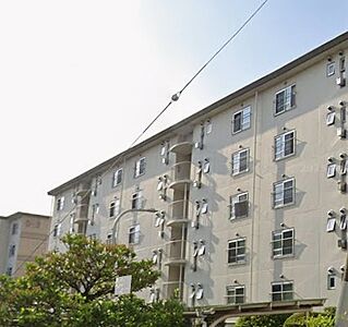外観：５階建て１階部分