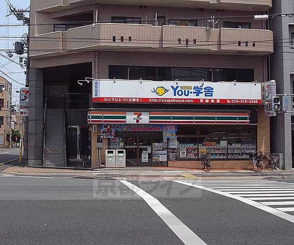 画像20:セブンイレブン京都西大路六角店まで74m 西大路三条の交差点、南の方向にいくとございます。